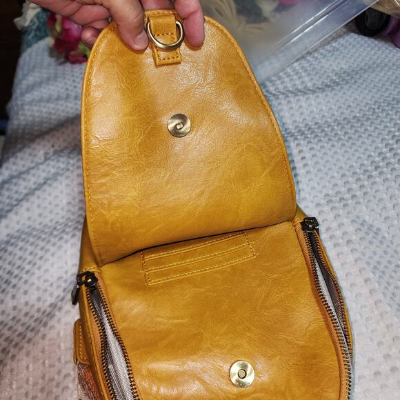 UNBRANDED EUC FAUX LEATHER CROSSBODY BAG  WELL MADE - Picture 4 of 8